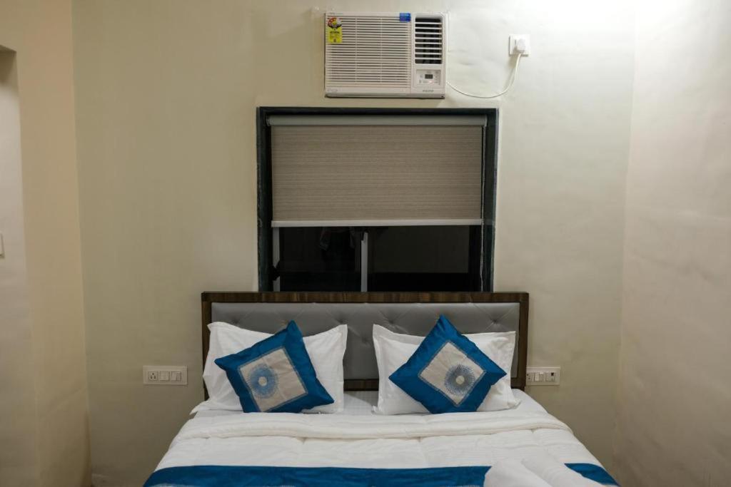 Hotel Vrc Mumbai Bagian luar foto